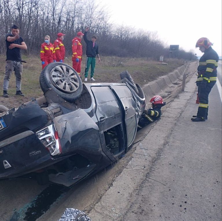 Autoturism rasturnat in localitatea vasluiana Tutova – FOTO