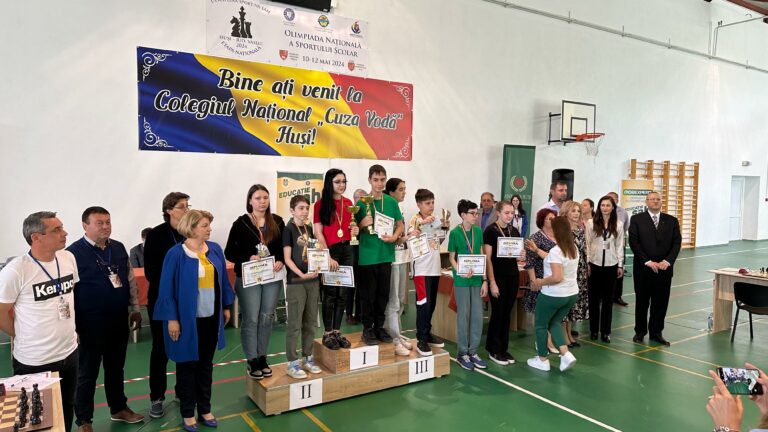 Rareș Găzdaru și Alexia Andreea Iordache triumfă la Olimpiada Națională Școlară la Șah: Huși, gazda unei întreceri de excepție! – FOTO