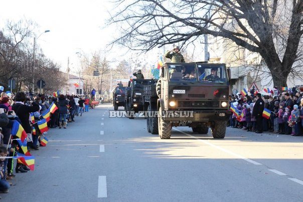 Paradă Militară Cu Personal și Tehnică De Luptă La Husi De 1 Decembrie Bzv Ro